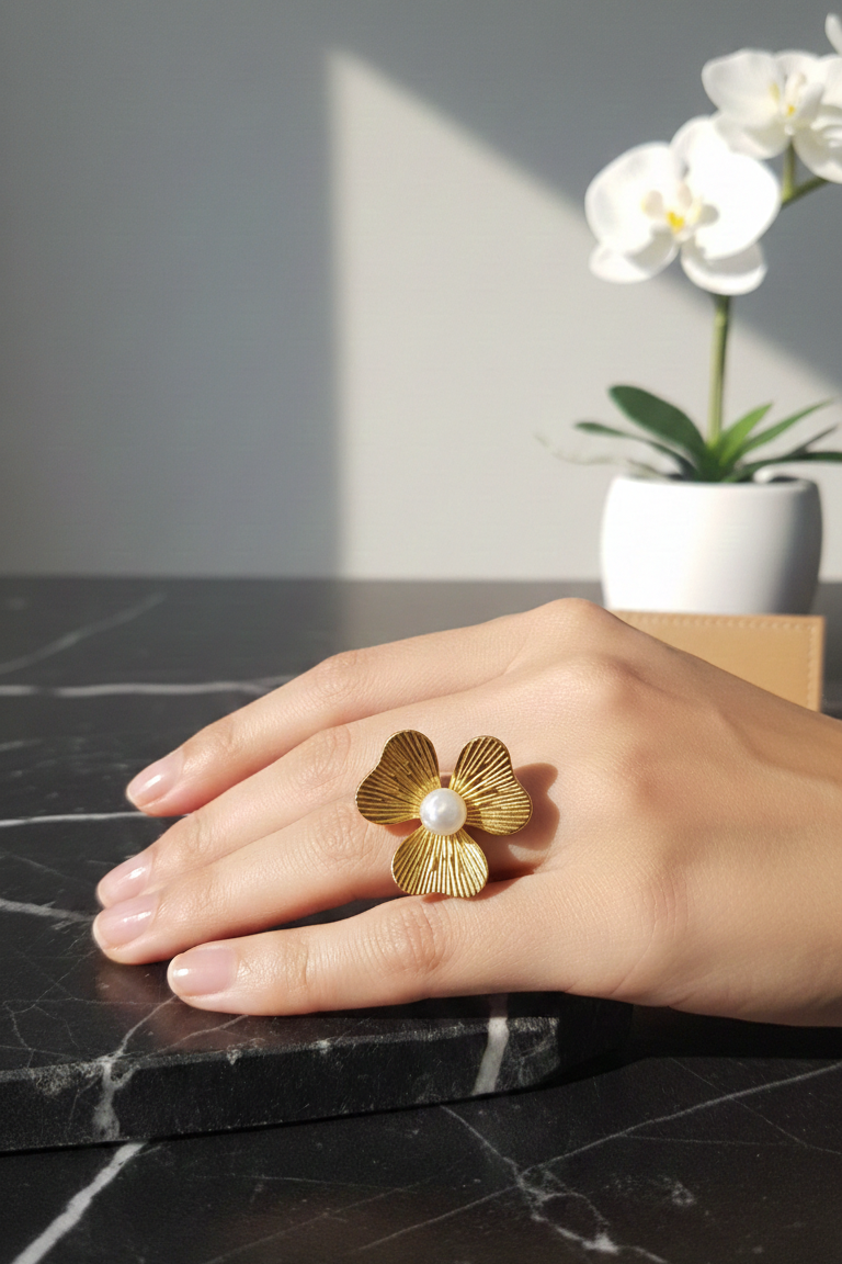 Elegant Gold Flower Pearl Ring