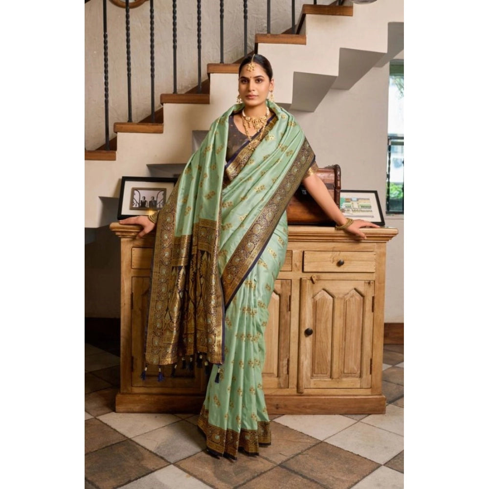 Easy to drape Silk Blend Booti Saree