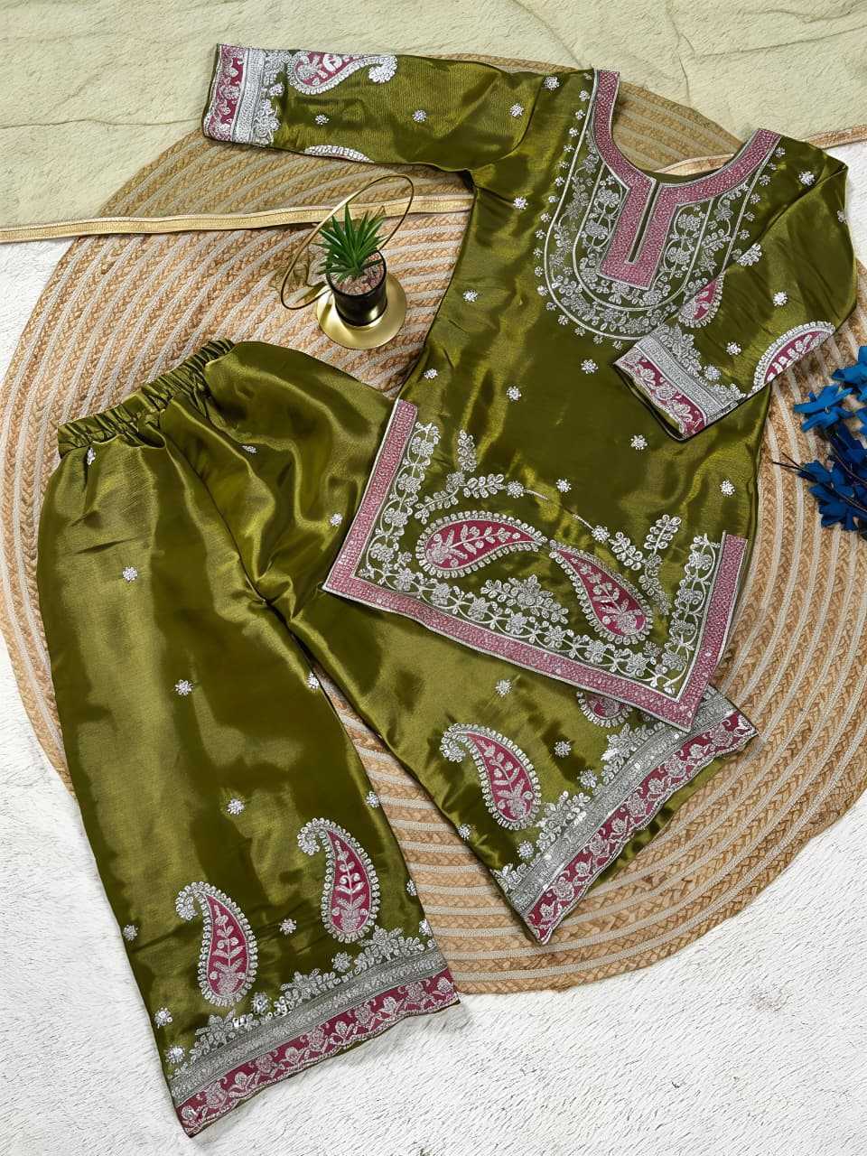 Olive Embroidered Tissue Set